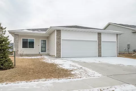 9836 NW 82nd Ave, Johnston, IA 50131