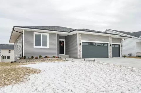 6735 Rynor St, Johnston, IA 50131