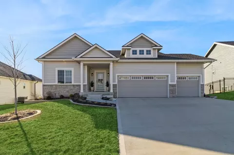 2850 Crescent Ridge Dr, Waukee, IA 50263