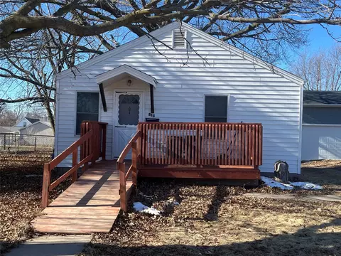 815 E 9th St N, Newton, IA 50208