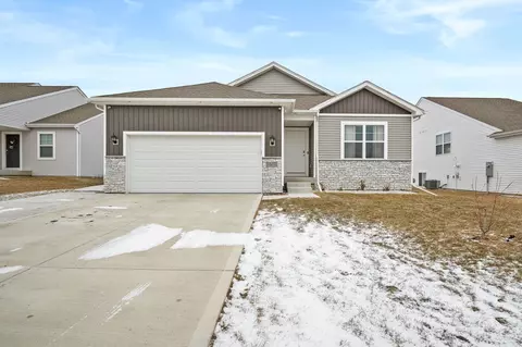 10431 Southerwick Pl, Johnston, IA 50131