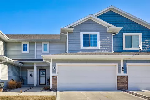 222 Red Oak Ct, Norwalk, IA 50211