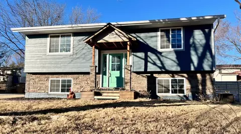 215 Knoll Dr, Norwalk, IA 50211