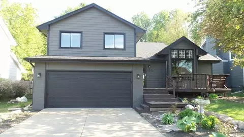 5972 Applewood Dr, West Des Moines, IA 50266