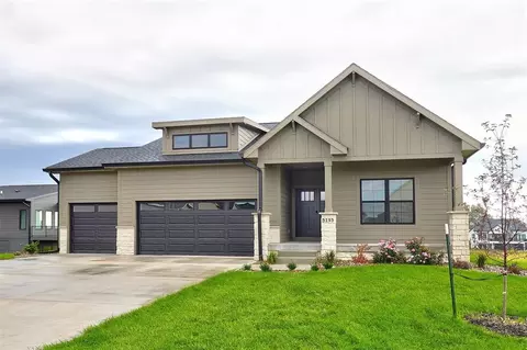 5115 164th St, Urbandale, IA 50323