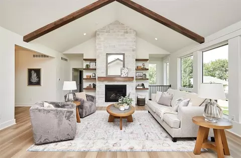 4925 162nd St, Urbandale, IA 50323