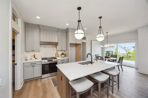 16315 Northpark Dr, Urbandale, IA 50323