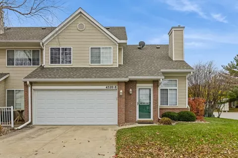 4520 104th St #8, Urbandale, IA 50322