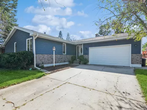 1711 N 10th Ave E, Newton, IA 50208