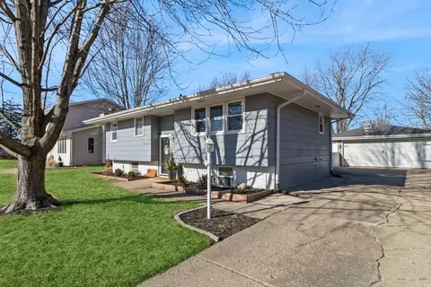 305 Gray Ave, Waukee, IA 50263