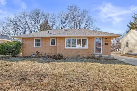 1822 E 27th Ct, Des Moines, IA 50317