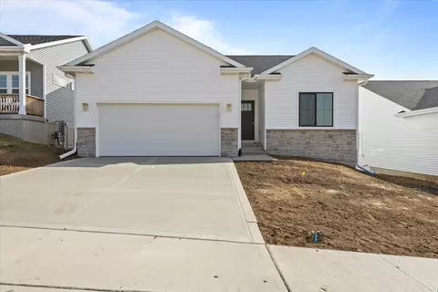 608 W Walnut Pl, Norwalk, IA 50211