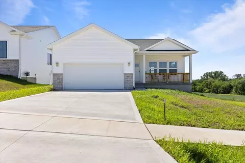 612 W Walnut Pl, Norwalk, IA 50211