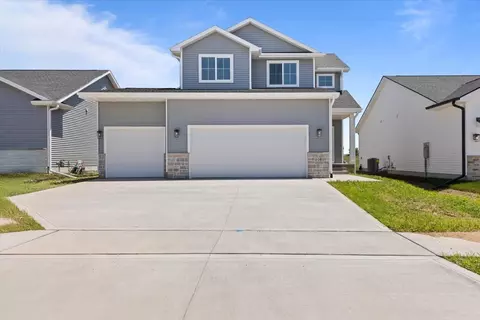 108 S Valley View Dr, Norwalk, IA 50211