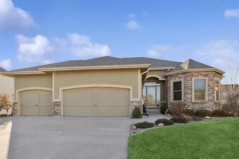 2716 148th St, Urbandale, IA 50323