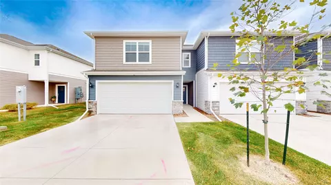 2620 SE Morningdew Dr, West Des Moines, IA 50265