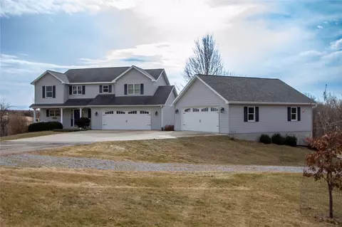 1792 Fox Ridge Rd, Pella, IA 50219