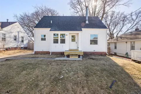 3912 Center St, Des Moines, IA 50312