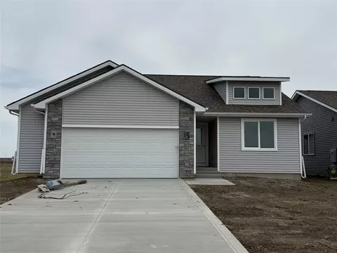505 Fireside Dr NW, Bondurant, IA 50035