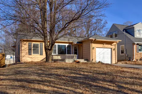 3921 Clinton Ave, Des Moines, IA 50310