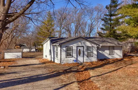 4302 SE 16th St, Des Moines, IA 50320