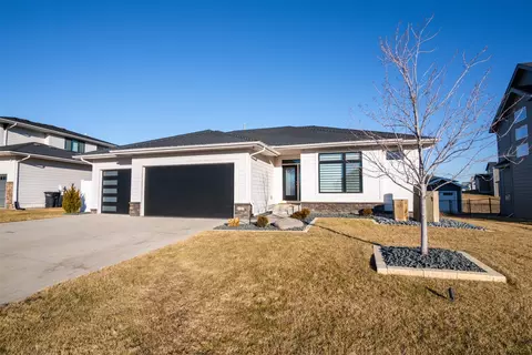721 35th St SW, Altoona, IA 50009