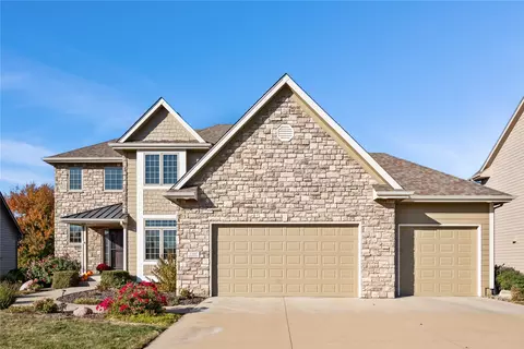 15805 Maple Dr, Urbandale, IA 50323