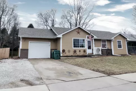 714 W Mills St, Winterset, IA 50273