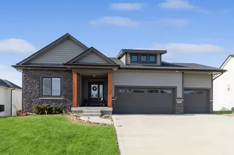 2850 Sunflower Dr, Waukee, IA 50263