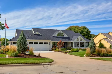 1520 Country Club Blvd, Clive, IA 50325