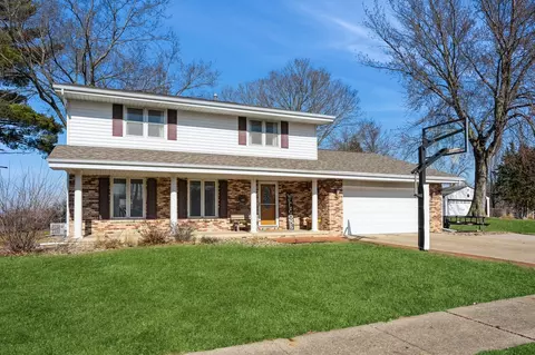 805 Stuart St, Carlisle, IA 50047