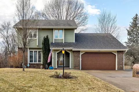 9608 Palm Cir, Urbandale, IA 50322