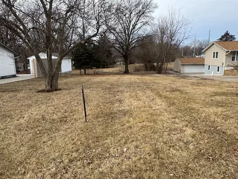 4026 Glover Ave, Des Moines, IA 50315