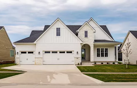 11257 Twilight Dr, West Des Moines, IA 50266