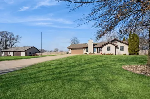 807 N T15 Hwy, Pella, IA 50219