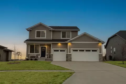 790 Gray Ave, Waukee, IA 50263