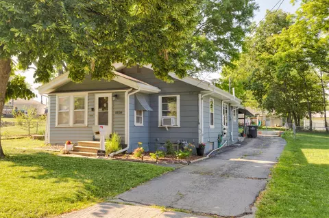 1020 Bundy St, Des Moines, IA 50315