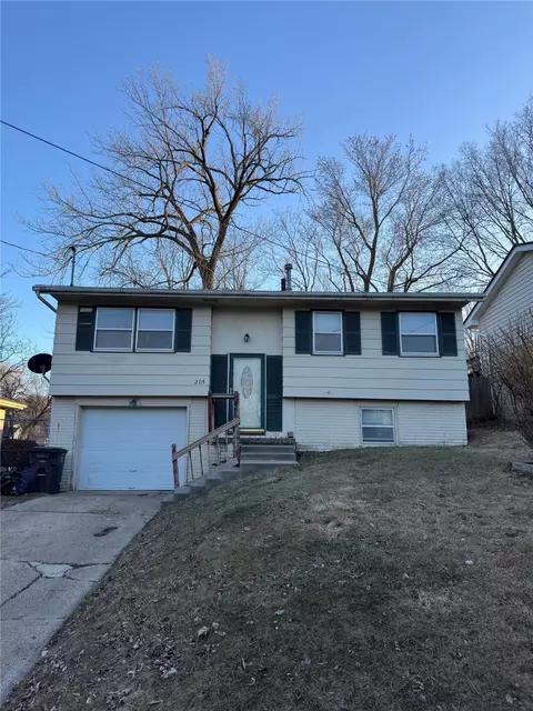 205 E Wall Ave, Des Moines, IA 50315