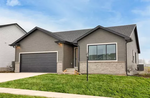 6417 NE 11th Ct, Des Moines, IA 50313