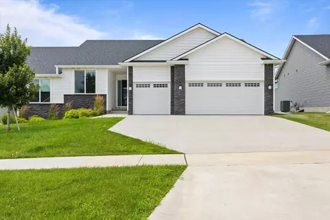 5414 NE Briarwood Dr, Ankeny, IA 50021