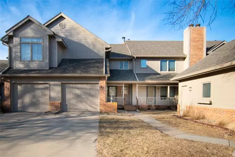 1070 50th St #8C, West Des Moines, IA 50266