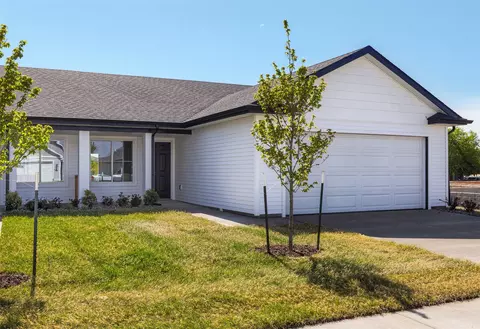 2220 Legacy Dr, Norwalk, IA 50211