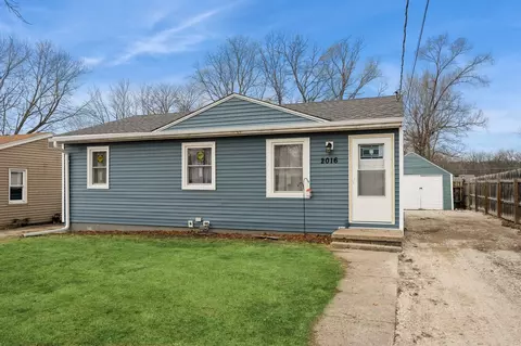 2016 E 38th Ct, Des Moines, IA 50317