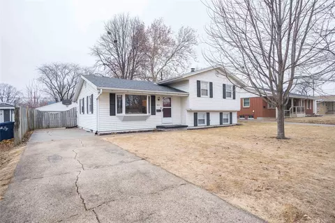 4116 65th St, Urbandale, IA 50322