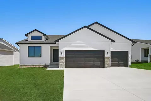 1905 Tuscany Dr SE, Altoona, IA 50009