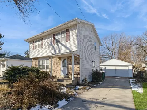 4216 64th St, Urbandale, IA 50322