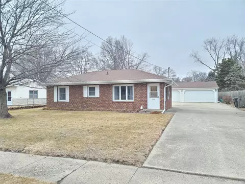 2416 E Sheridan Ave, Des Moines, IA 50317