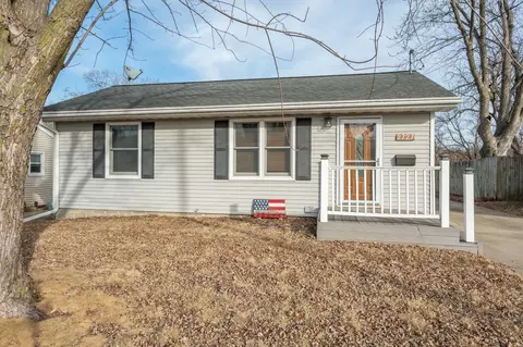 2727 57th St, Des Moines, IA 50310