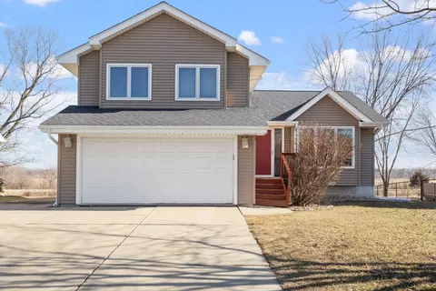 1320 S 4th St, Carlisle, IA 50047