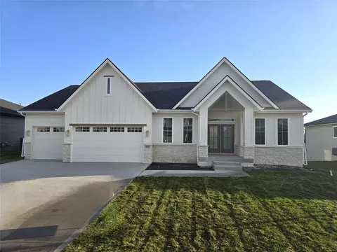 16207 Goodman Dr, Urbandale, IA 50323